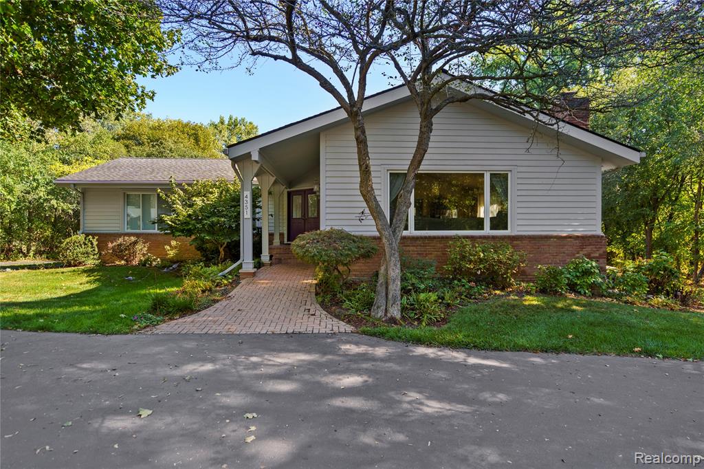 4351 Queens Way, Bloomfield Hills, MI 48304 — Photo 49