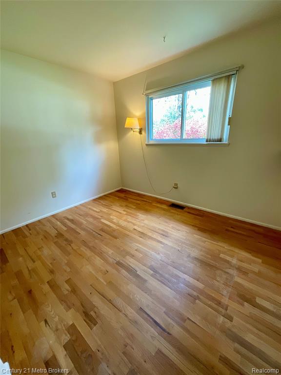6272 Elro Street, Burton, MI 48509 — Photo 30