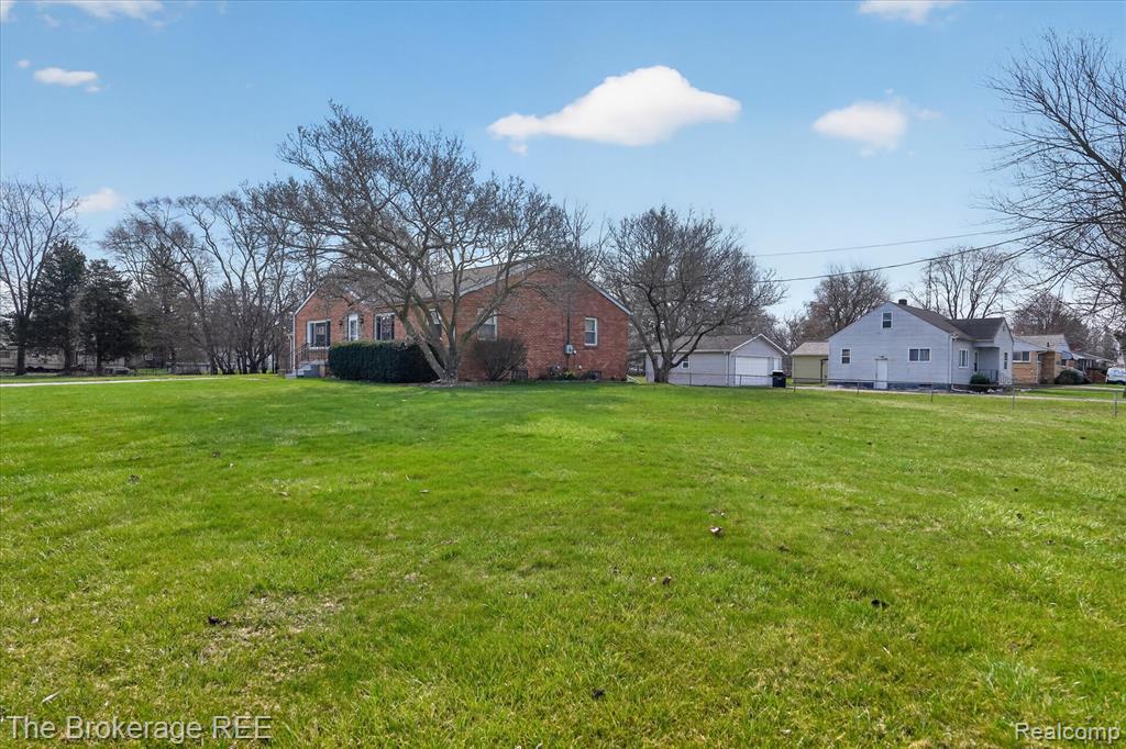 4224 Potter Road, Burton, MI 48509 — Photo 32