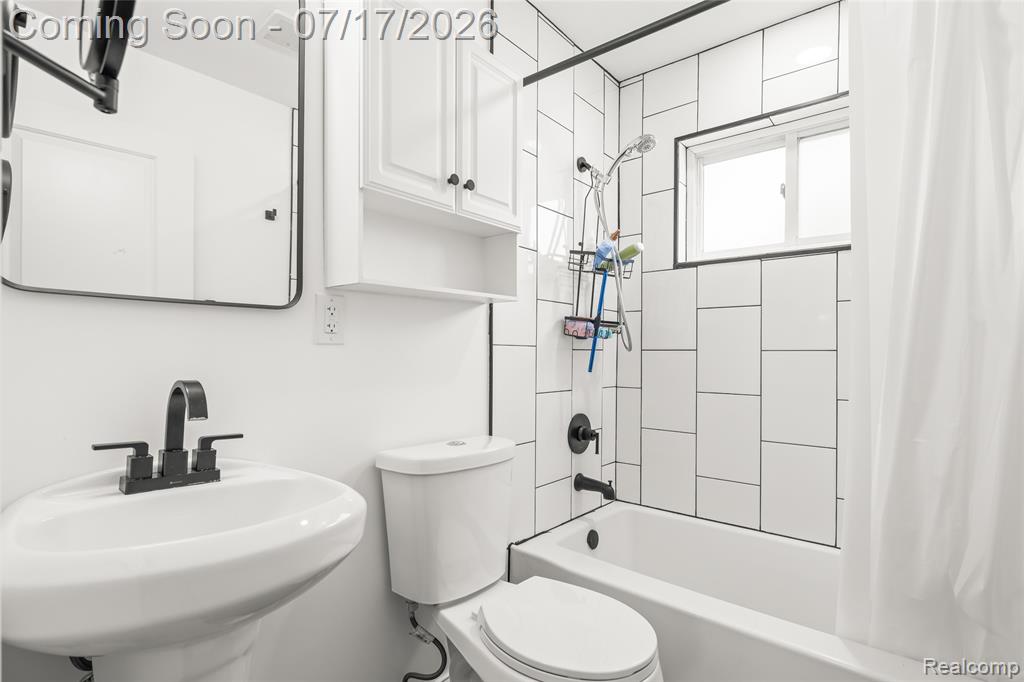8385 Hillcrest Boulevard, Westland, MI — Photo 15