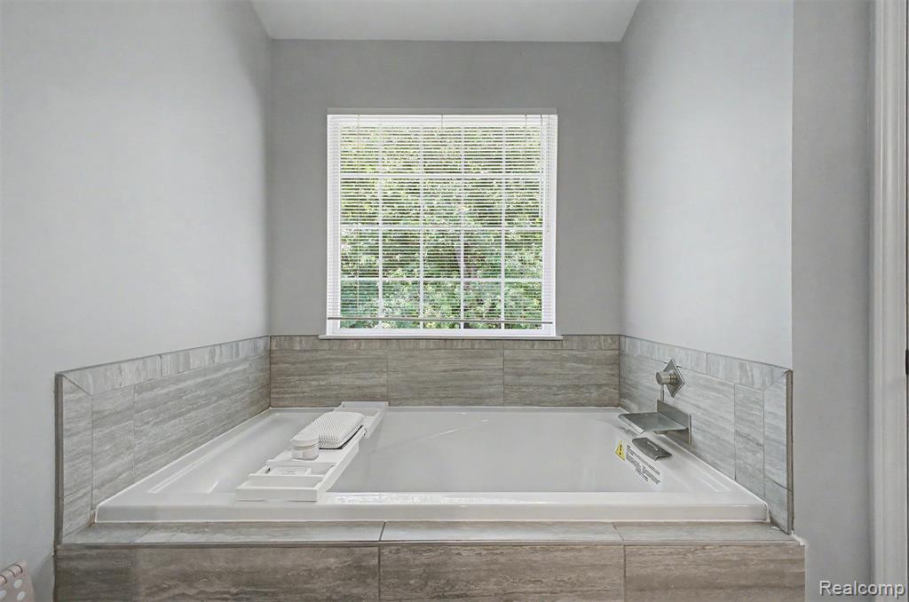 8179 Creekside Drive, Westland, MI — Photo 22