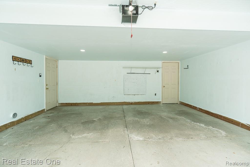 6963 Edgewater Drive, Troy, MI 48085 — Photo 25