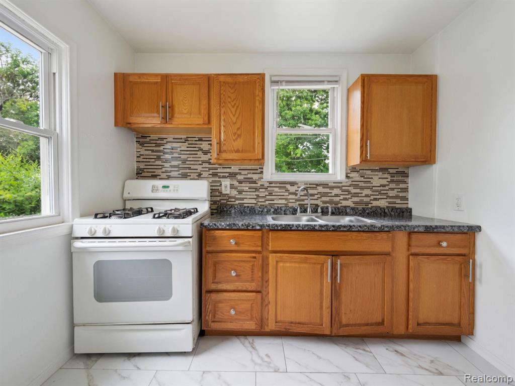 6300 Radnor Street, Detroit, MI 48224 — Photo 7