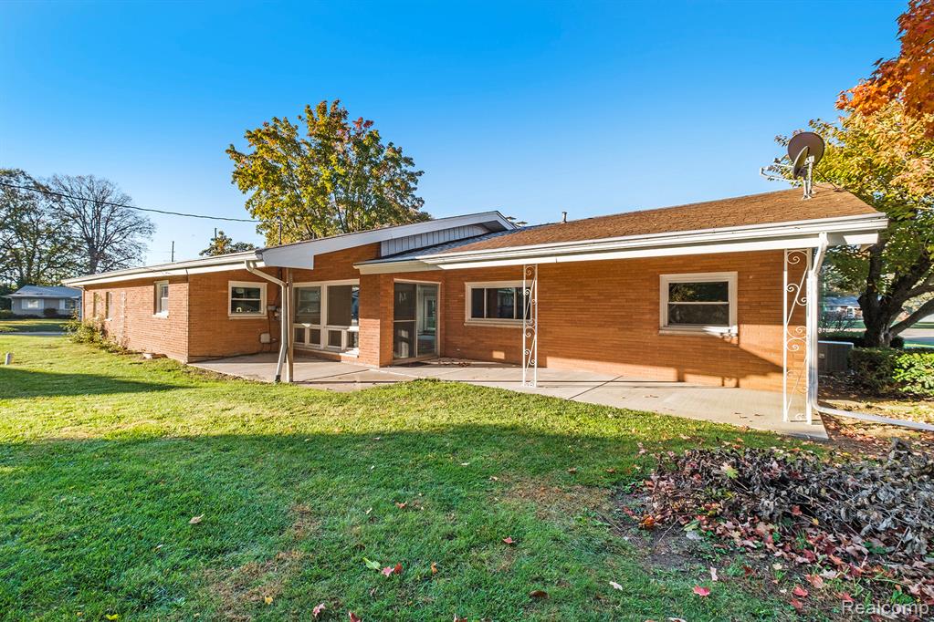 4475 Thornapple Circle, Burton, MI 48509 — Photo 2