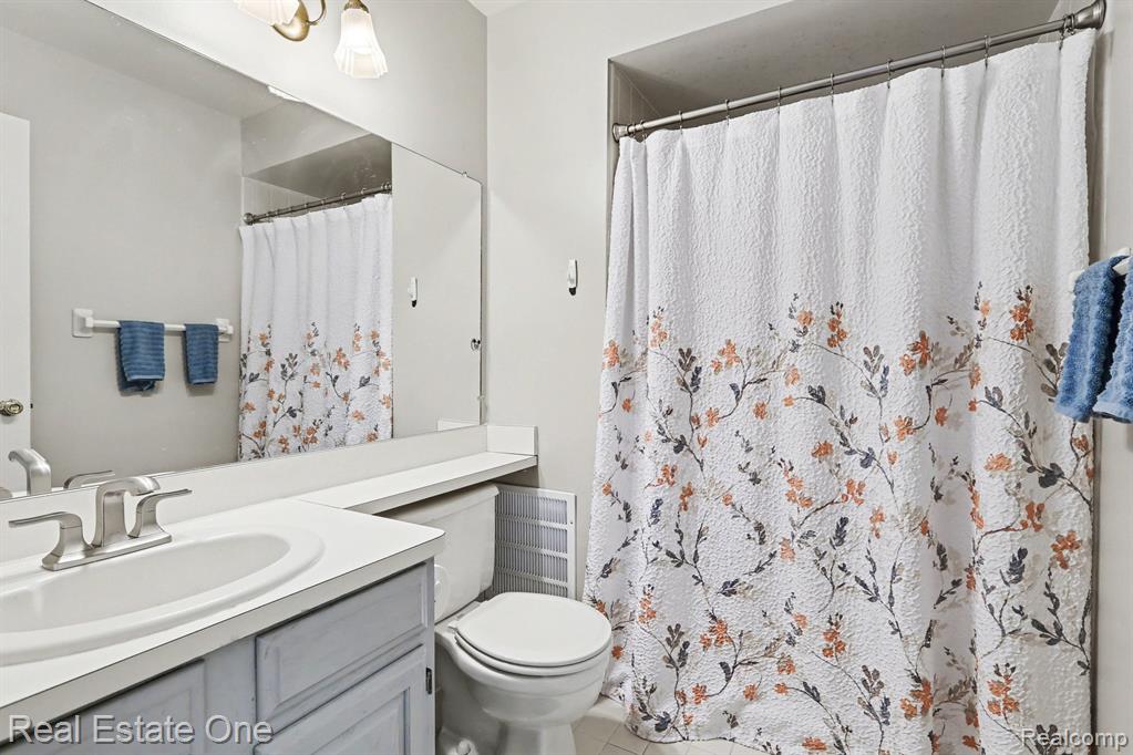 817 Woodridge Hills Drive, Brighton, MI, 48116