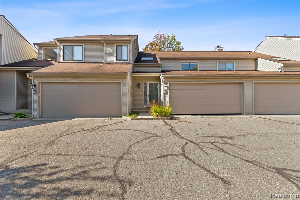 629 Ashley Circle, Rochester Hills, MI 48307 — Photo 2