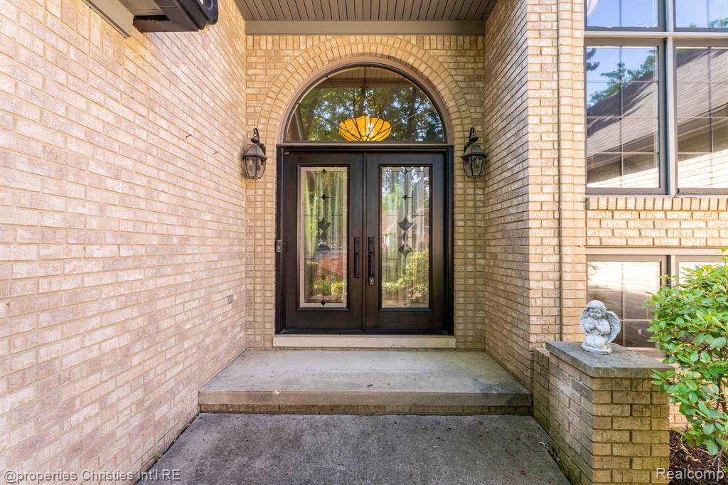 14281 Bournemuth Drive, Utica, MI 48315 — Photo 9