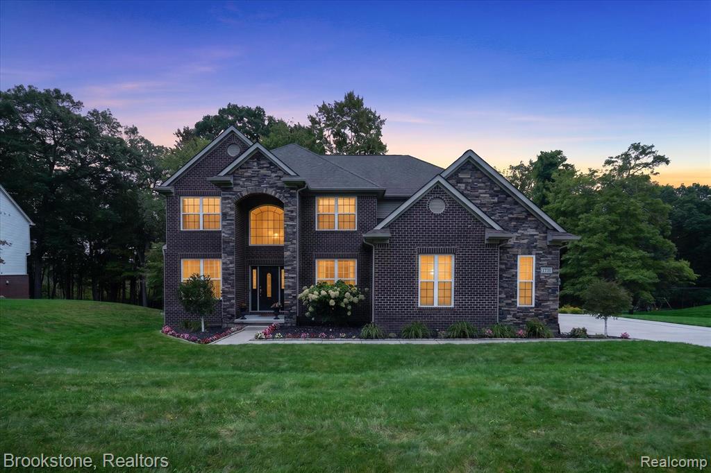 1731 Algonquian Trail, Lake Orion, MI 48362