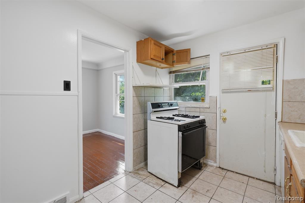7335 Curtis Street, Detroit, MI 48221 — Photo 13