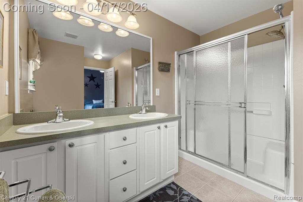 134 Legacy Park Circle, Dearborn Heights, MI 48127 — Photo 28