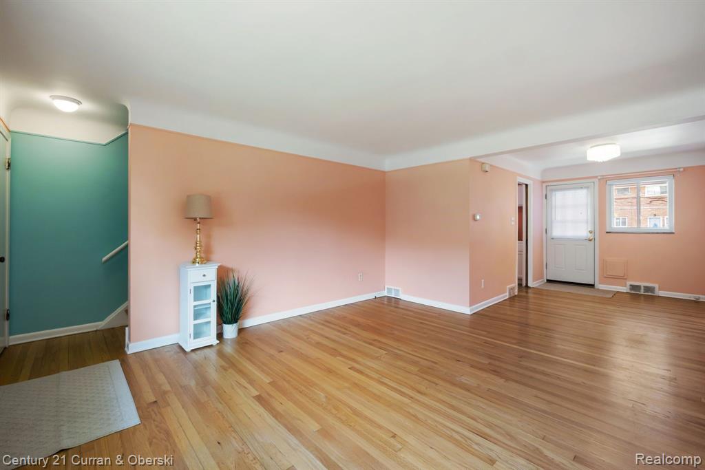9917 MIDDLEBELT Road, Livonia, MI 48150 — Photo 11