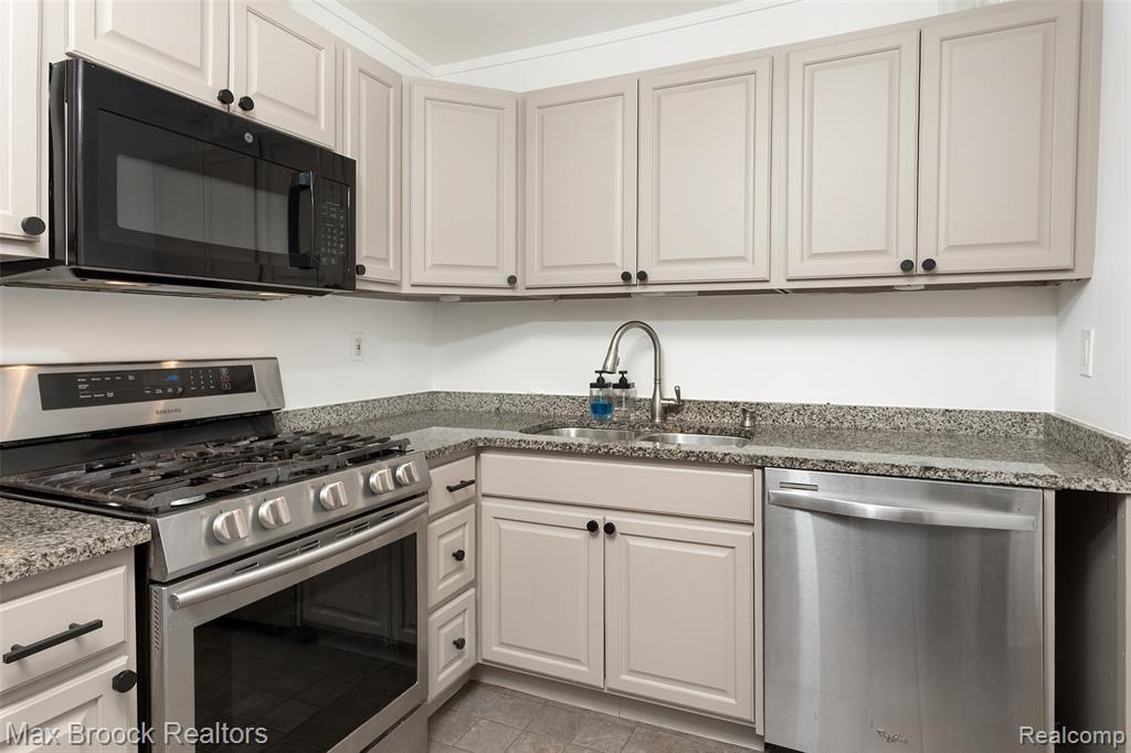599 Virginia Street, Plymouth, MI 48170 — Photo 11
