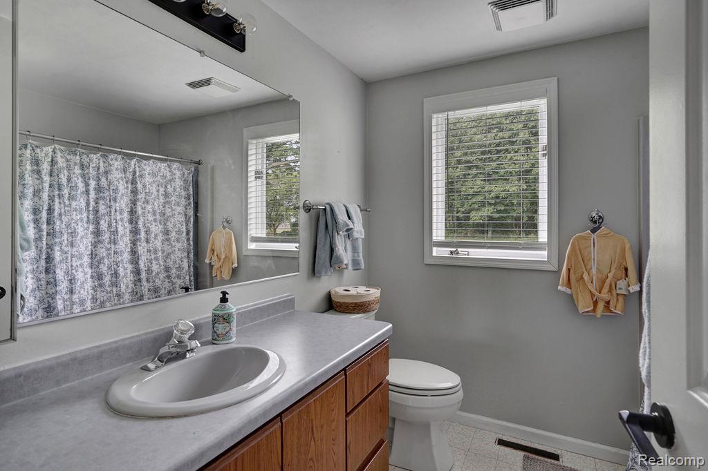3334 E Freeland Road, Freeland, MI 48623 — Photo 31