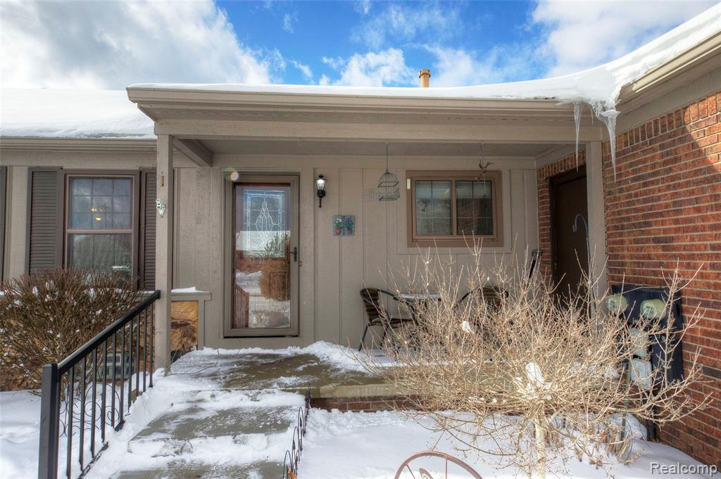 9870 Cambridge Court, 121-2, South Lyon, MI 48178 — Photo 2