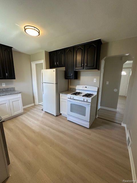 568 E ANNABELLE Avenue, Hazel Park, MI 48030 — Photo 8