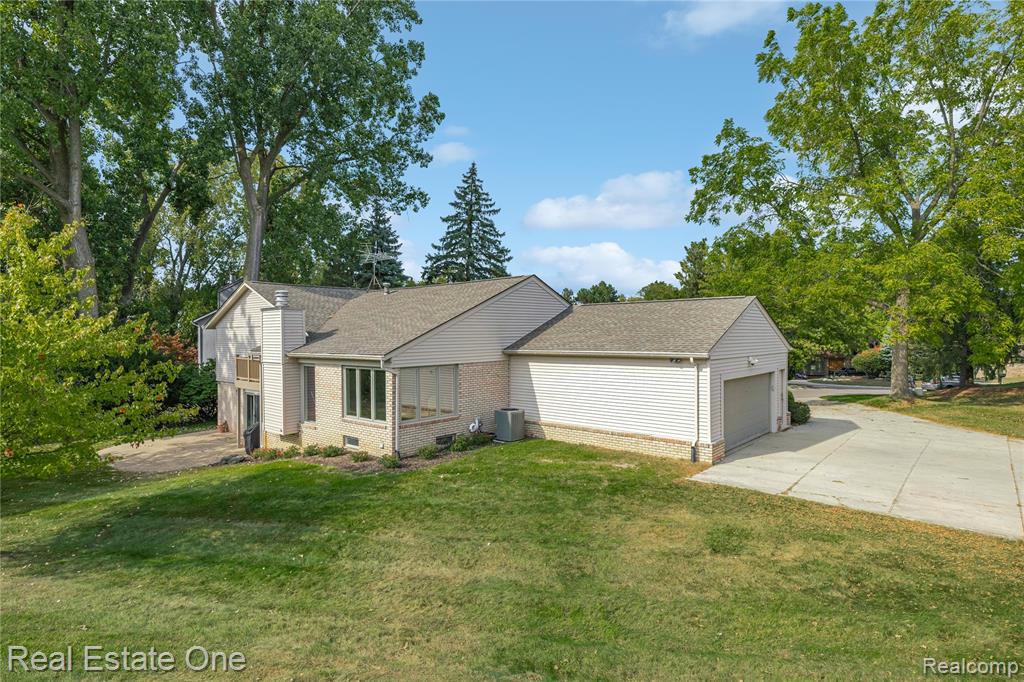 4261 Lakeridge Court, Bloomfield Hills, MI 48302 — Photo 61