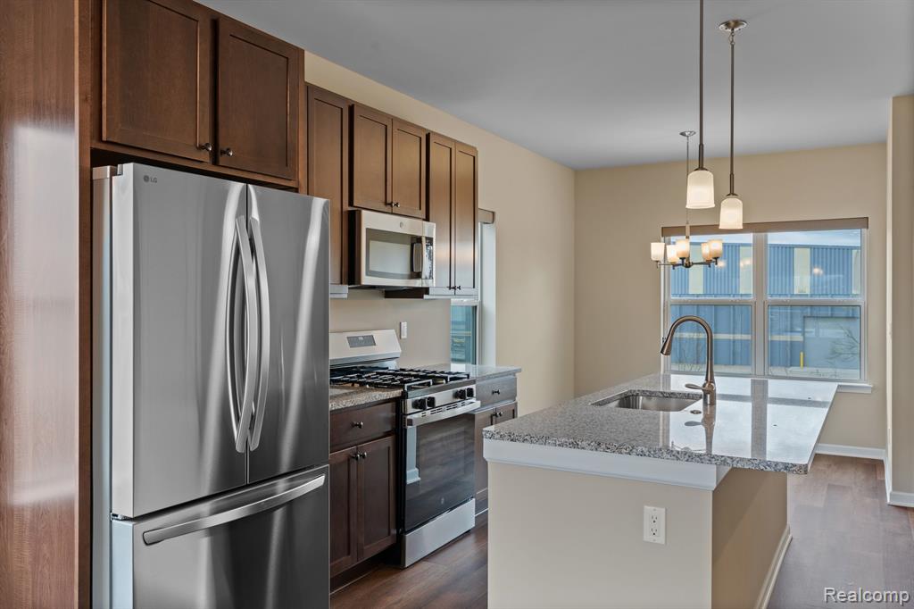 849 Canterbury Ln, Troy, MI 48085 — Photo 7