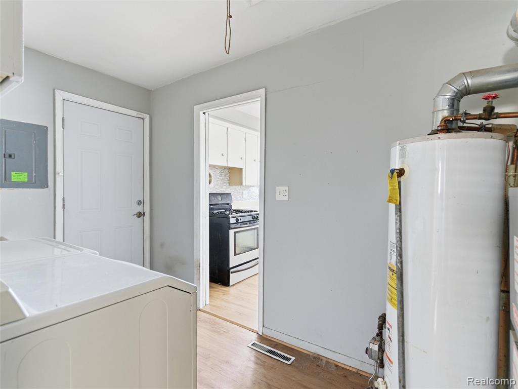 8255 Meadow Avenue, Warren, MI 48089 — Photo 15