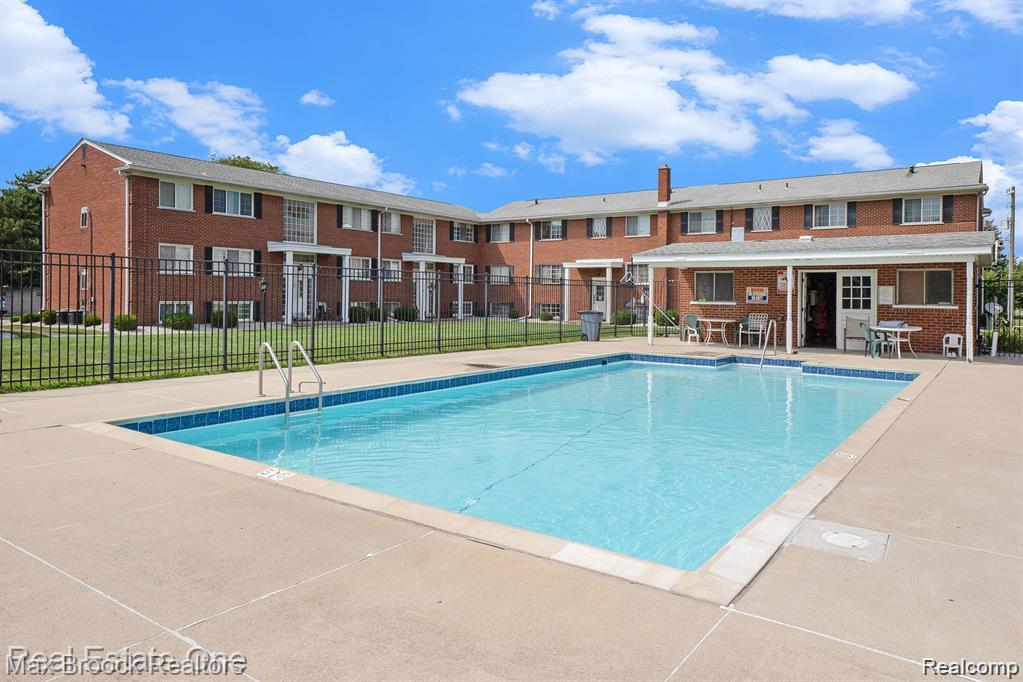8251 Denwood Drive, G1, Sterling Heights, MI 48312 — Photo 2