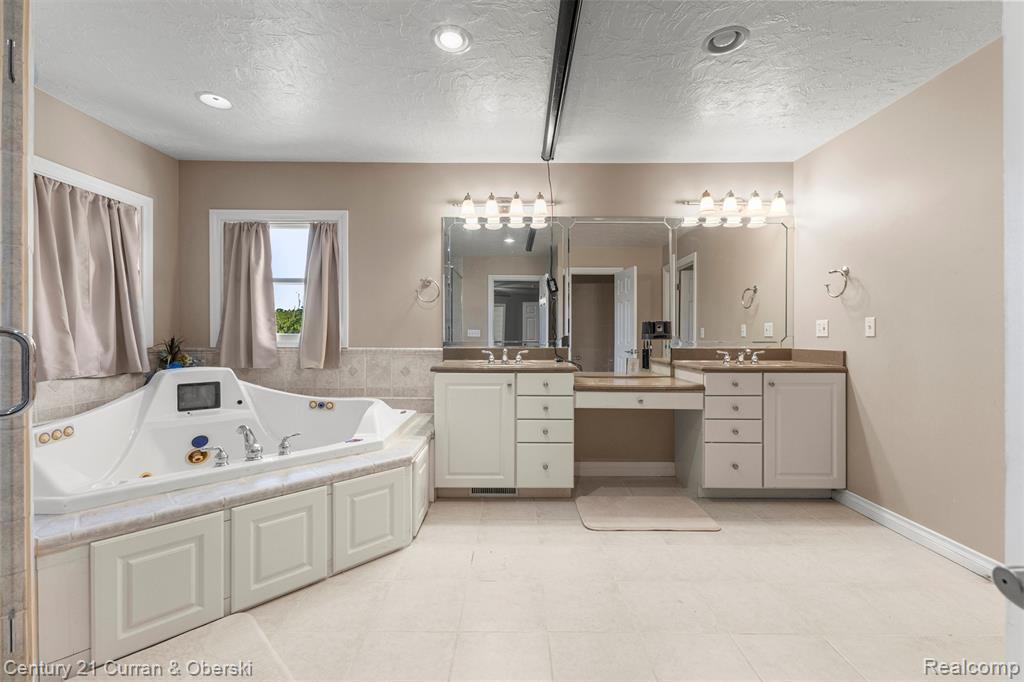 2732 Carric Court, Jackson, MI 49201 — Photo 19