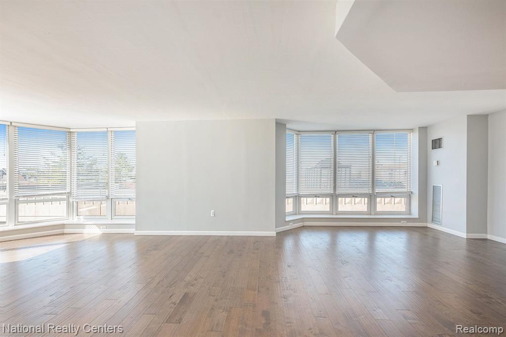 250 E HARBORTOWN Drive, 303, Detroit, MI 48207 — Photo 5