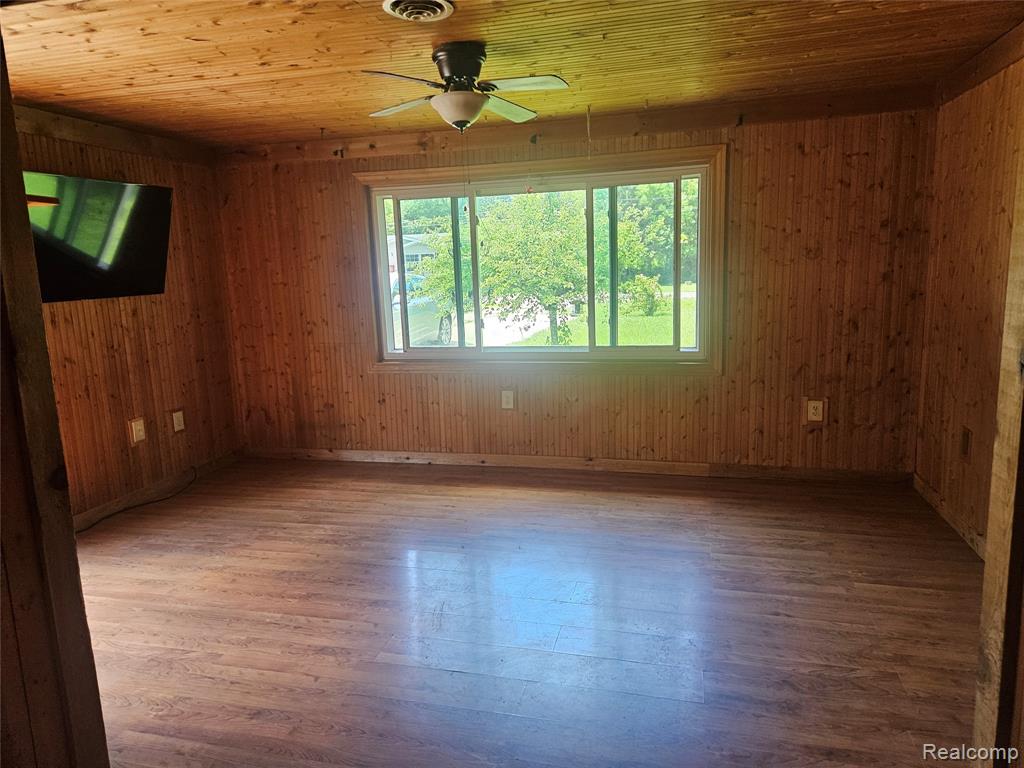 209 Park Street, Gaines Vlg, MI 48436 — Photo 2