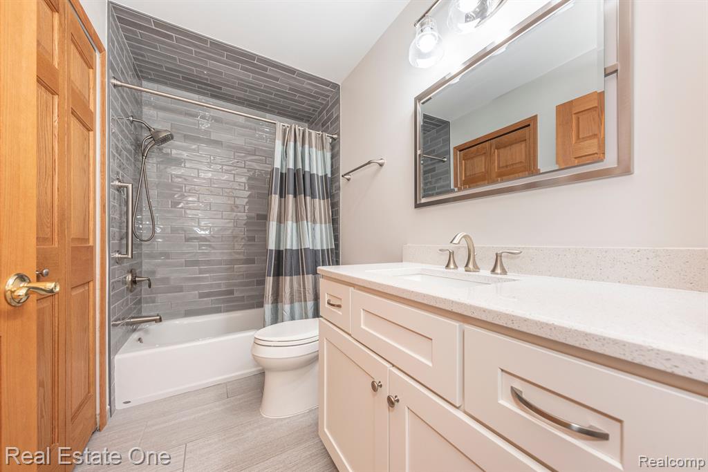 61024 Evergreen Court, 23, South Lyon, MI 48178 — Photo 17