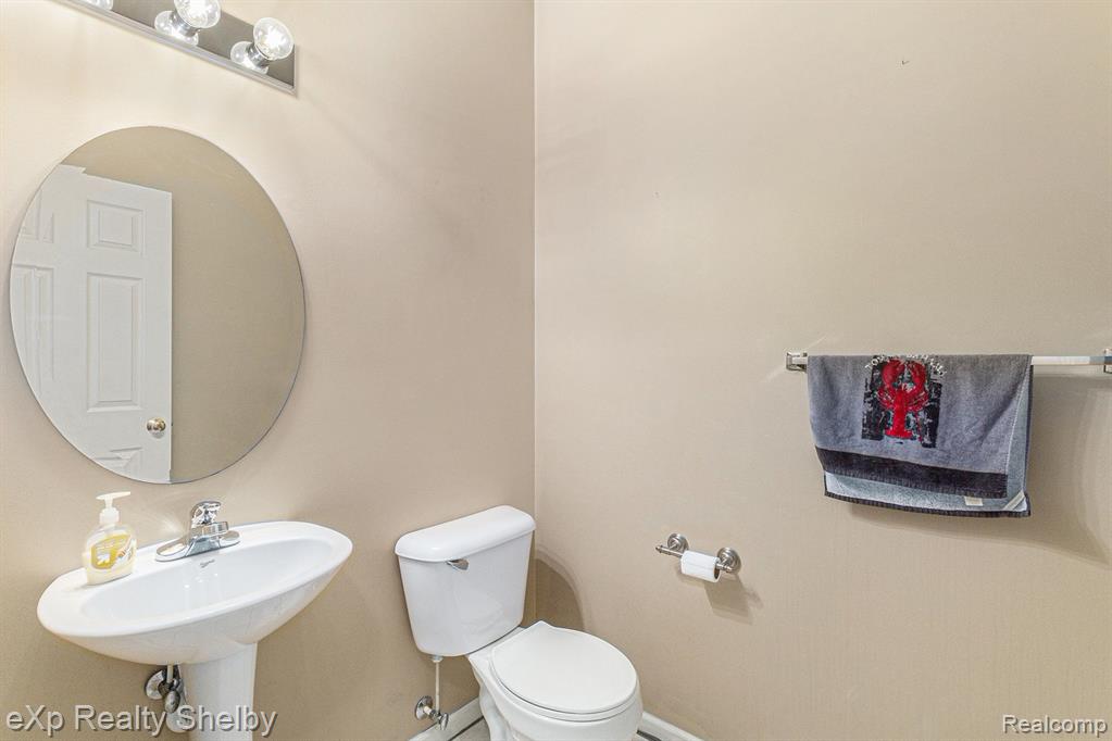 3103 ADDINGTON Drive, Commerce Twp, MI 48390 — Photo 8