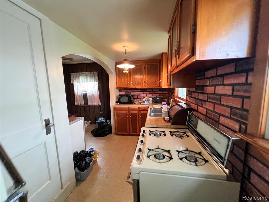 22095 Elmwood Avenue, Eastpointe, MI 48021 — Photo 9