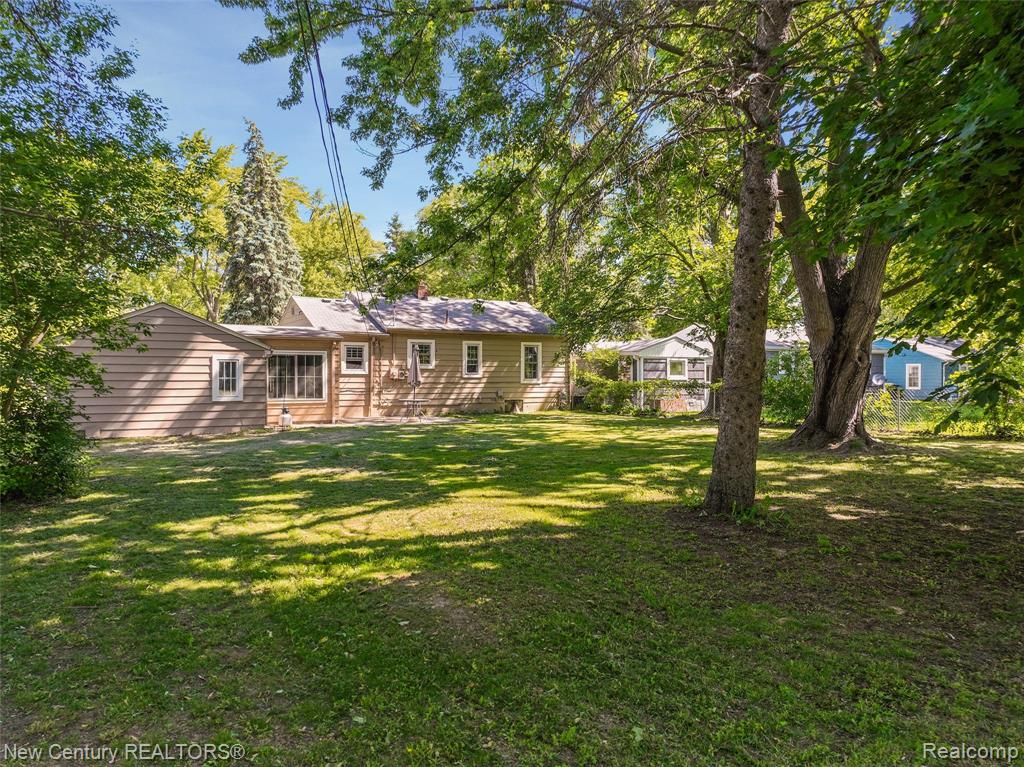 5933 Dwight Avenue, Waterford, MI 48327 — Photo 30