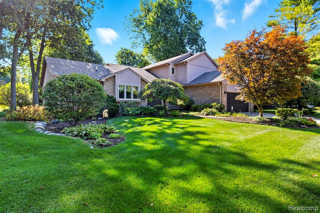 6572 Forest Park Drive, Troy, MI 48098 — front exterior