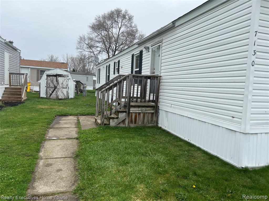 7130 Mapleview Circle, 68, Brown, MI 48416 — Photo 3