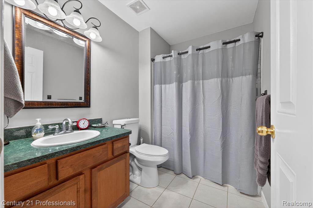 45555 Hidden View Court, 6 Mile Rd, Utica, MI 48315 — Photo 10