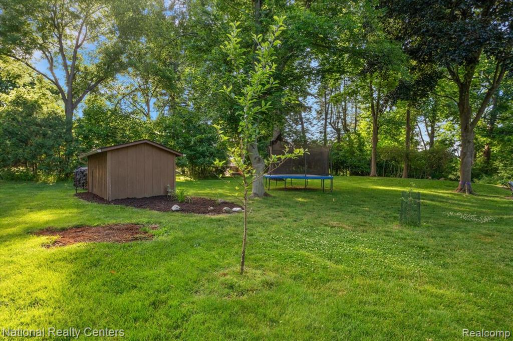 21201 E Chigwidden Street, Northville, MI 48167 — Photo 51