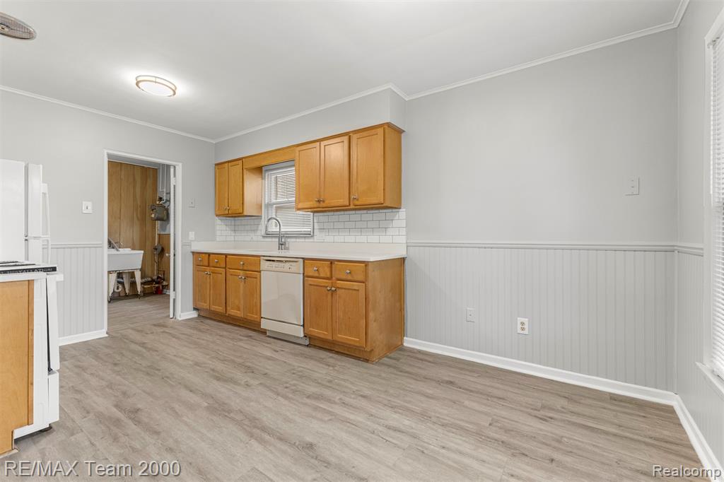 7322 Fenton Street, Dearborn Heights, MI 48127 — Photo 9