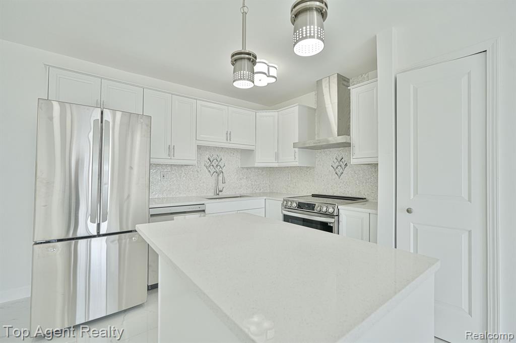 4905 CROOKS Road, B10, Royal Oak, MI 48073 — Photo 3