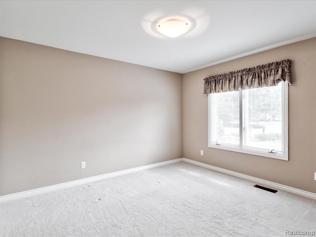 56909 Pinecone Boulevard, Shelby Twp, MI 48316 — Photo 22