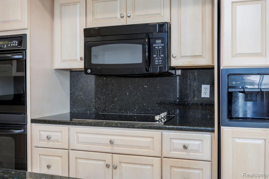22606 Ardmore Park Drive, Saint Clair Shores, MI 48081 — Photo 27