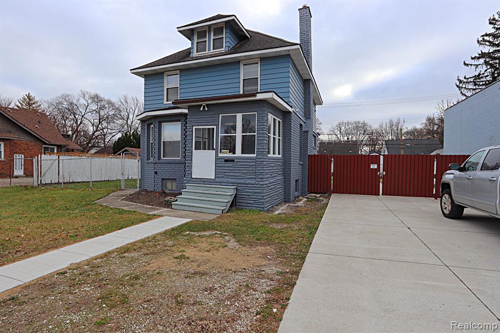 802 E 11 MILE Road, Royal Oak, MI 48067 — front exterior