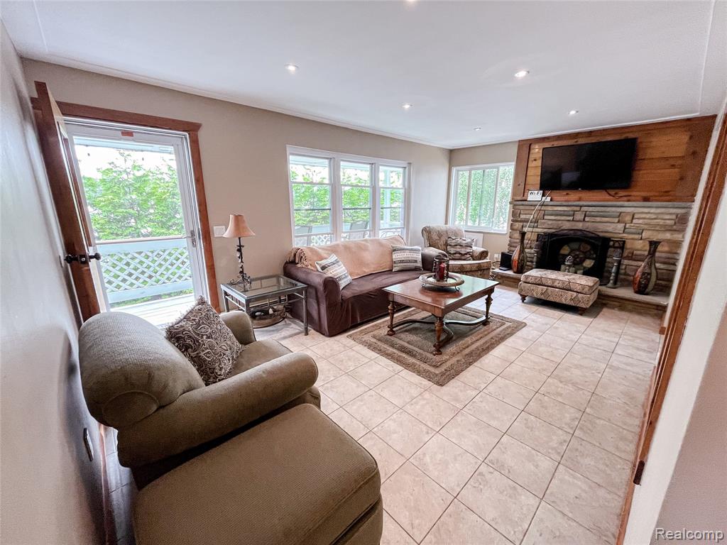 599 Westpointe Court, Lake Orion, MI 48362 — Photo 18