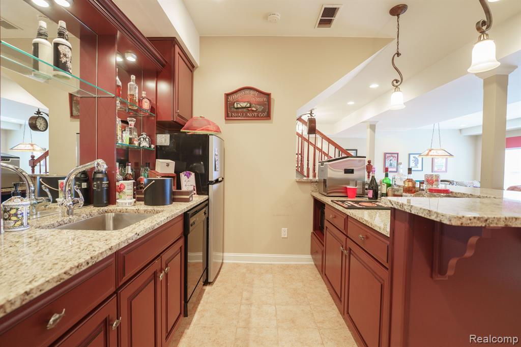 10769 CLIFFVIEW Drive, South Lyon, MI 48178 — Photo 41