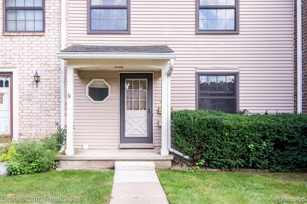 8352 LAKEVIEW Drive, Ypsilanti, MI 48198 — Photo 2