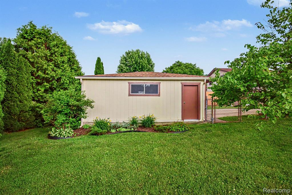 40518 William Drive, Clinton Twp, MI 48038 — Photo 24