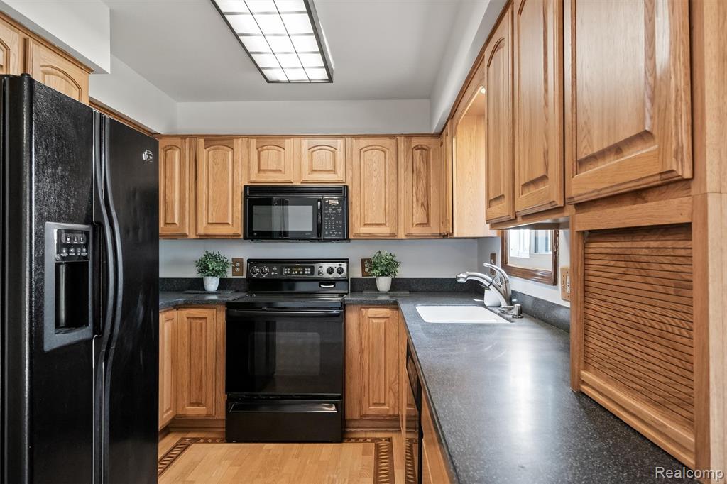 5461 Putnam Drive, West Bloomfield, MI 48323 — Photo 15