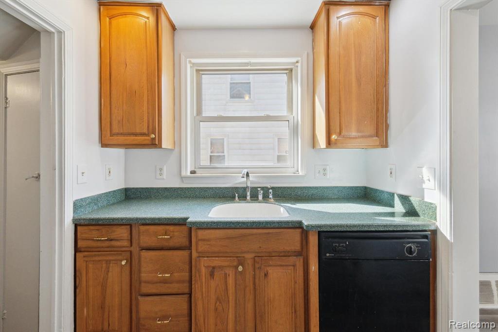7676 DOLPHIN, Redford, MI 48239 — Photo 10