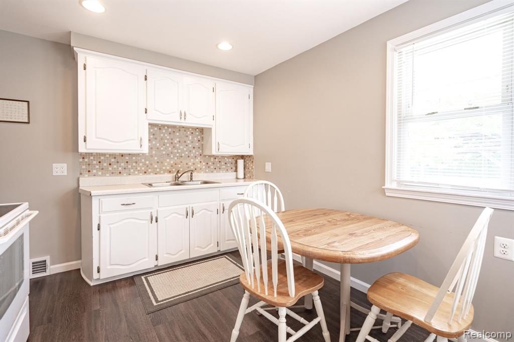 6905 Lathers Street, Garden City, MI — Photo 11
