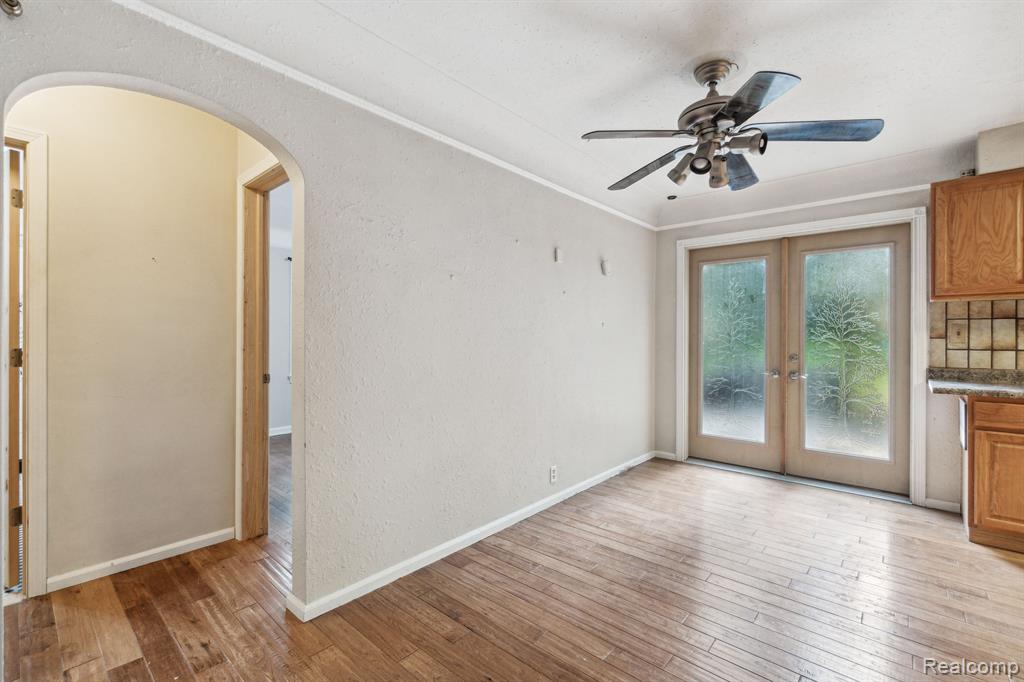 4311 FENTON Road, Flint, MI 48507 — Photo 9