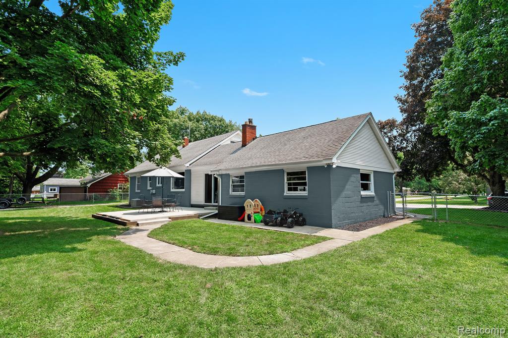 23205 HOLLWEG Street, Armada, MI — Photo 5