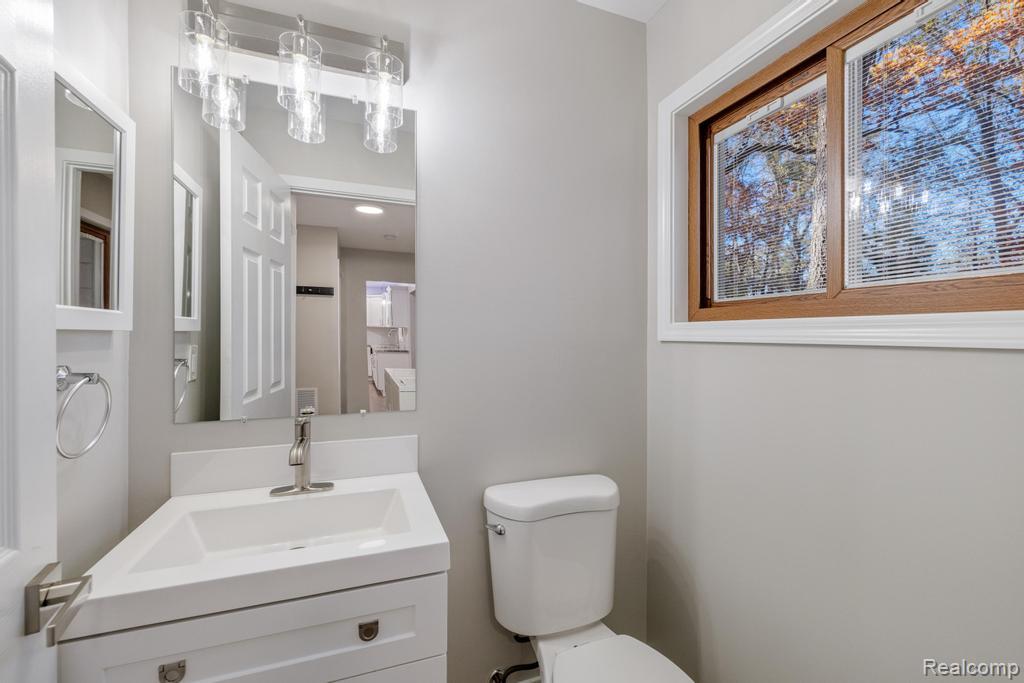 8695 Pacton Drive, Shelby Twp, MI 48317 — Photo 24