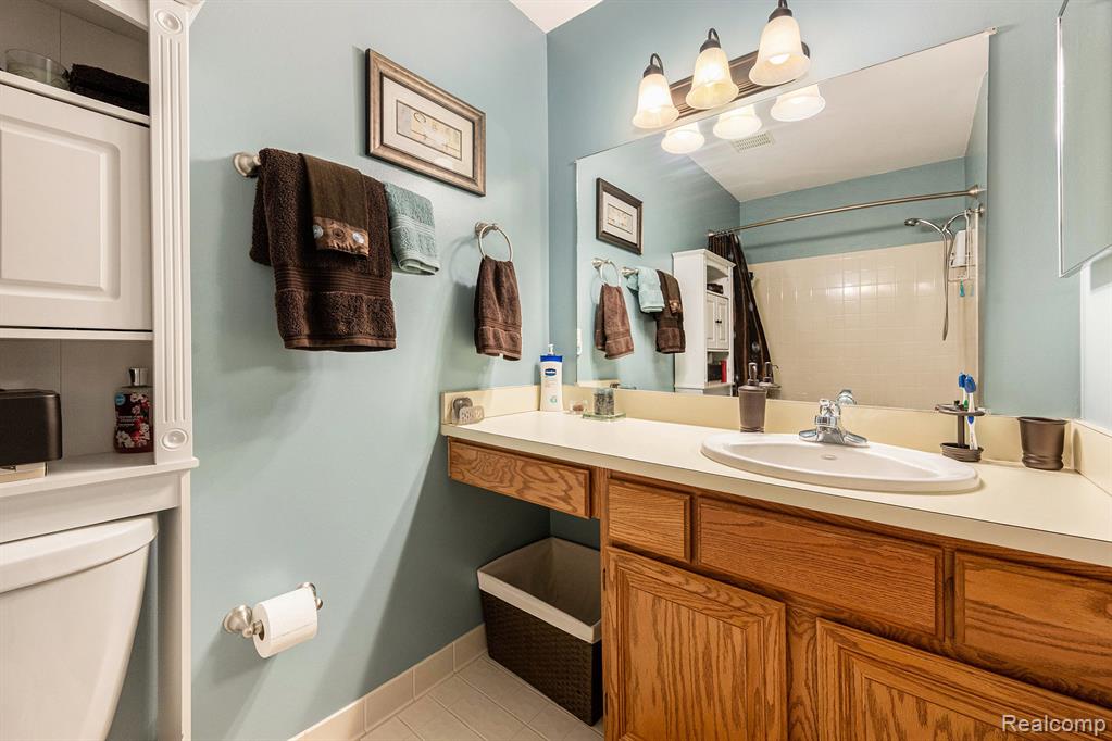 7668 Woodview Drive, Waterford, MI 48327 — Photo 13